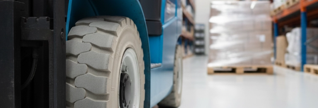 Tecnologia do Pneu Não Manchante: o segredo da limpeza e eficiência para Sua Operação