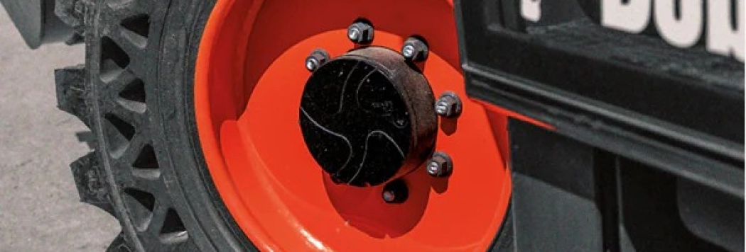 Qual o Melhor Pneu para Minicarregadeira Bobcat? Guia Completo para Escolher com Segurança e Eficiência