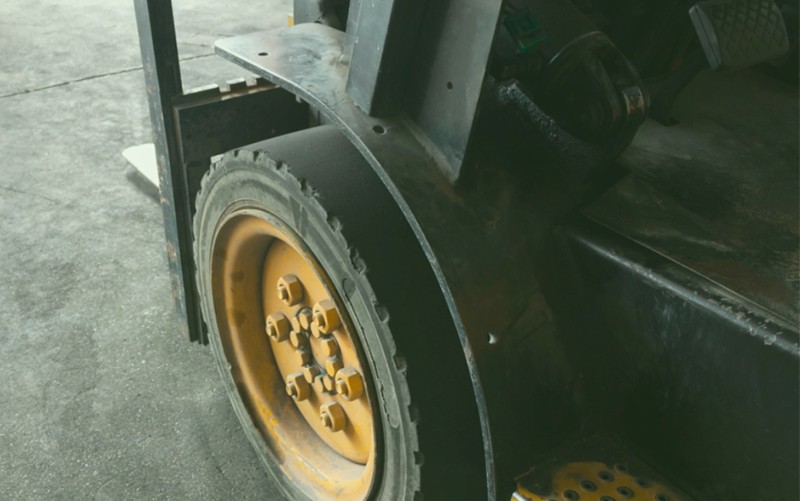 Recapeamento de pneus para empilhadeira